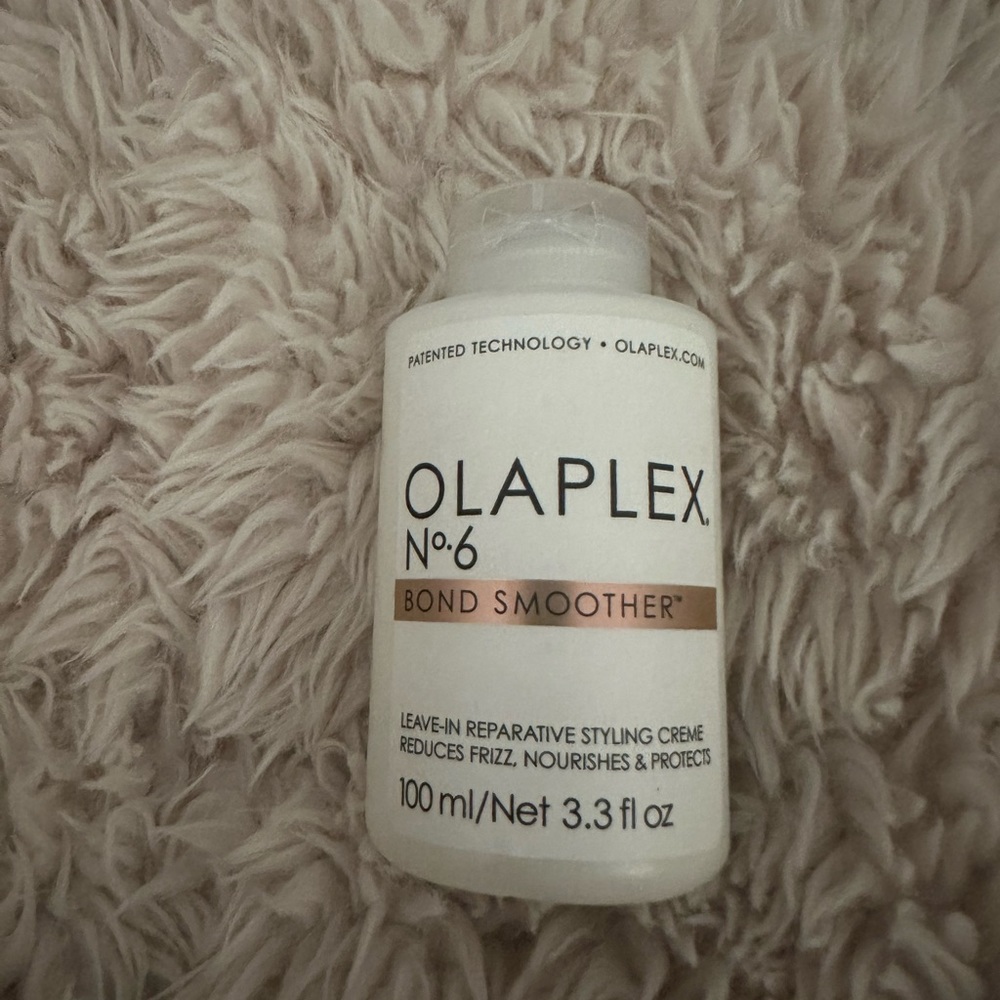 Olaplex number 6 bond smoother, sealed.